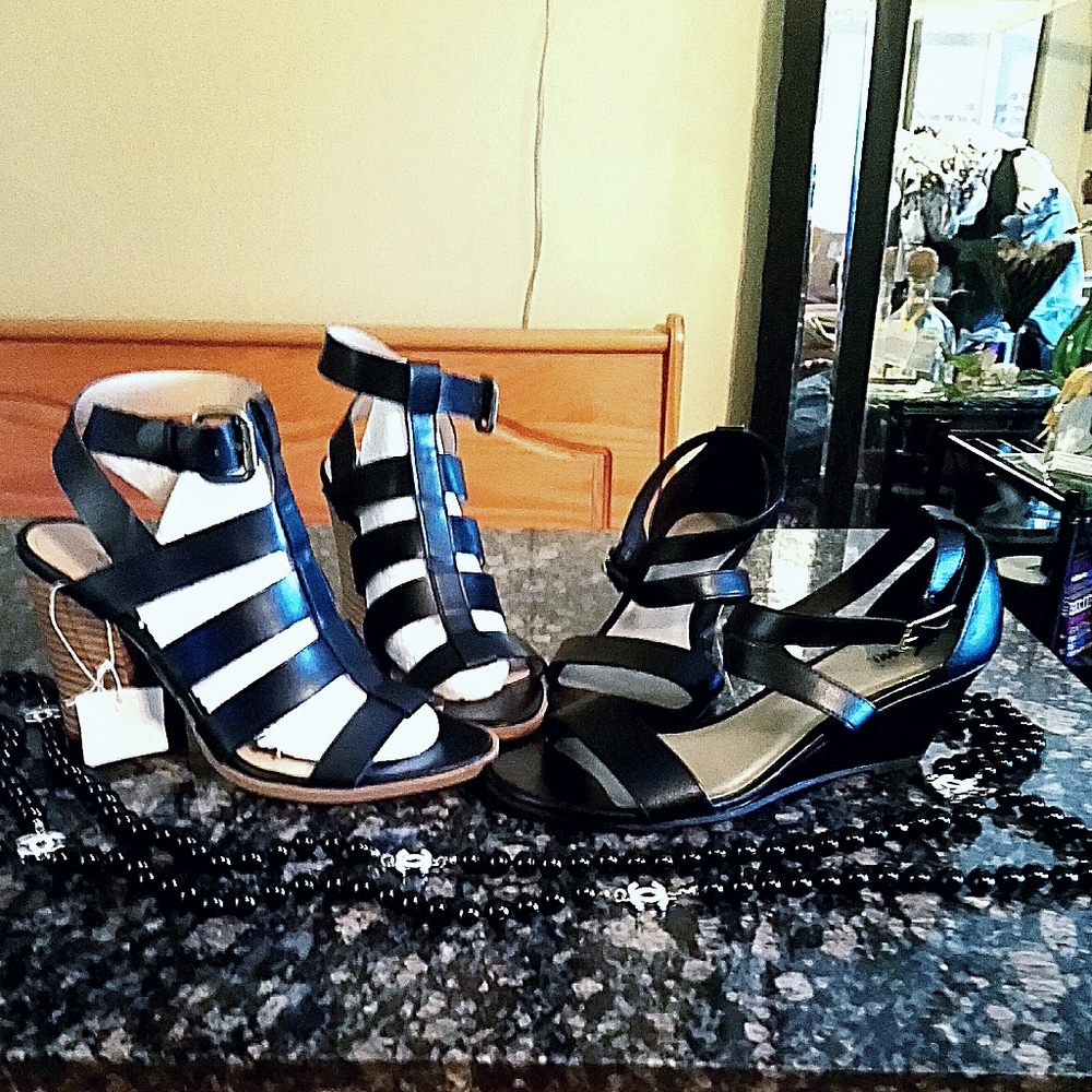 2 Pairs of Size 7 Shoes